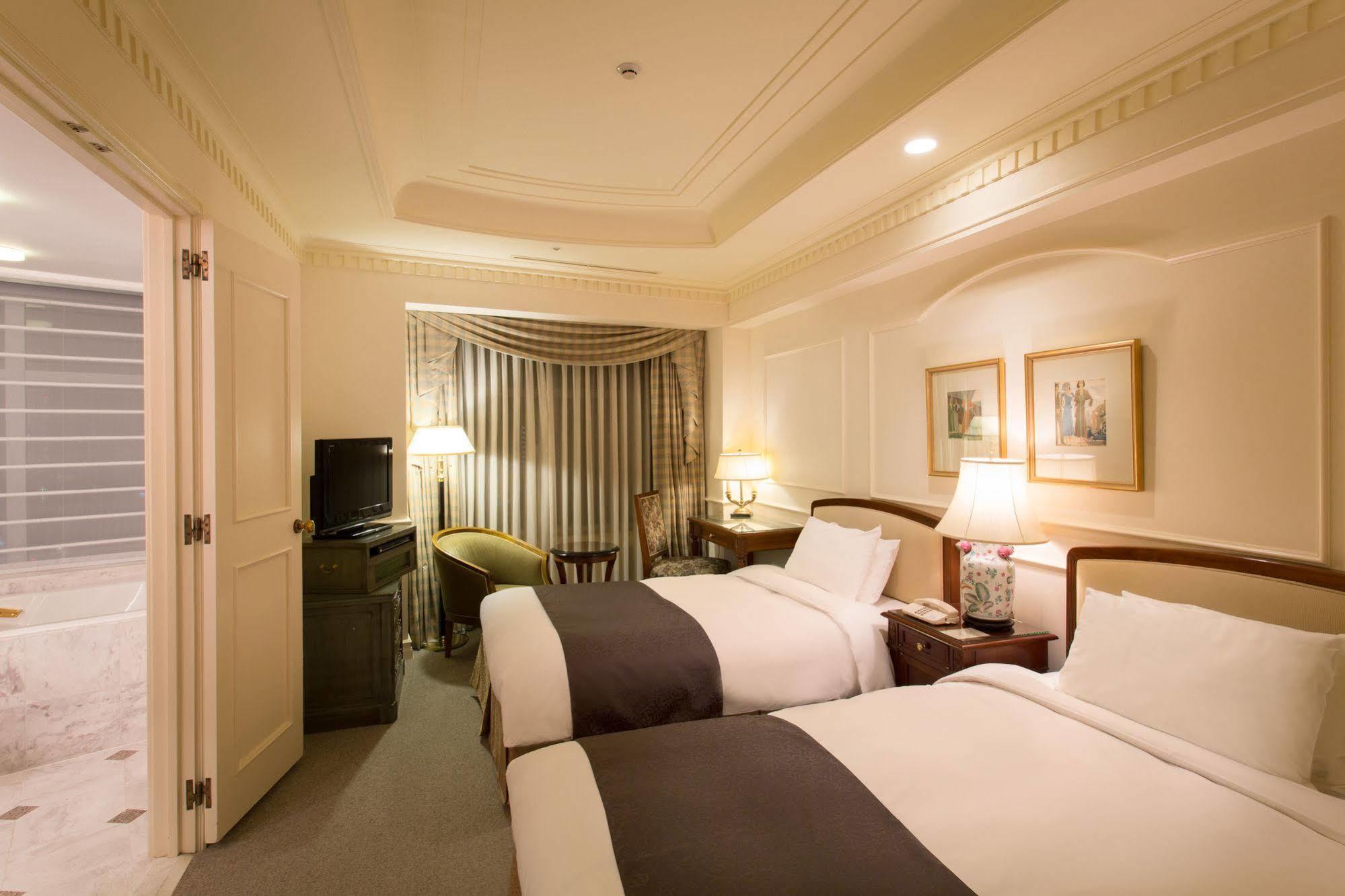צ'יבה Hotel The Manhattan מראה חיצוני תמונה