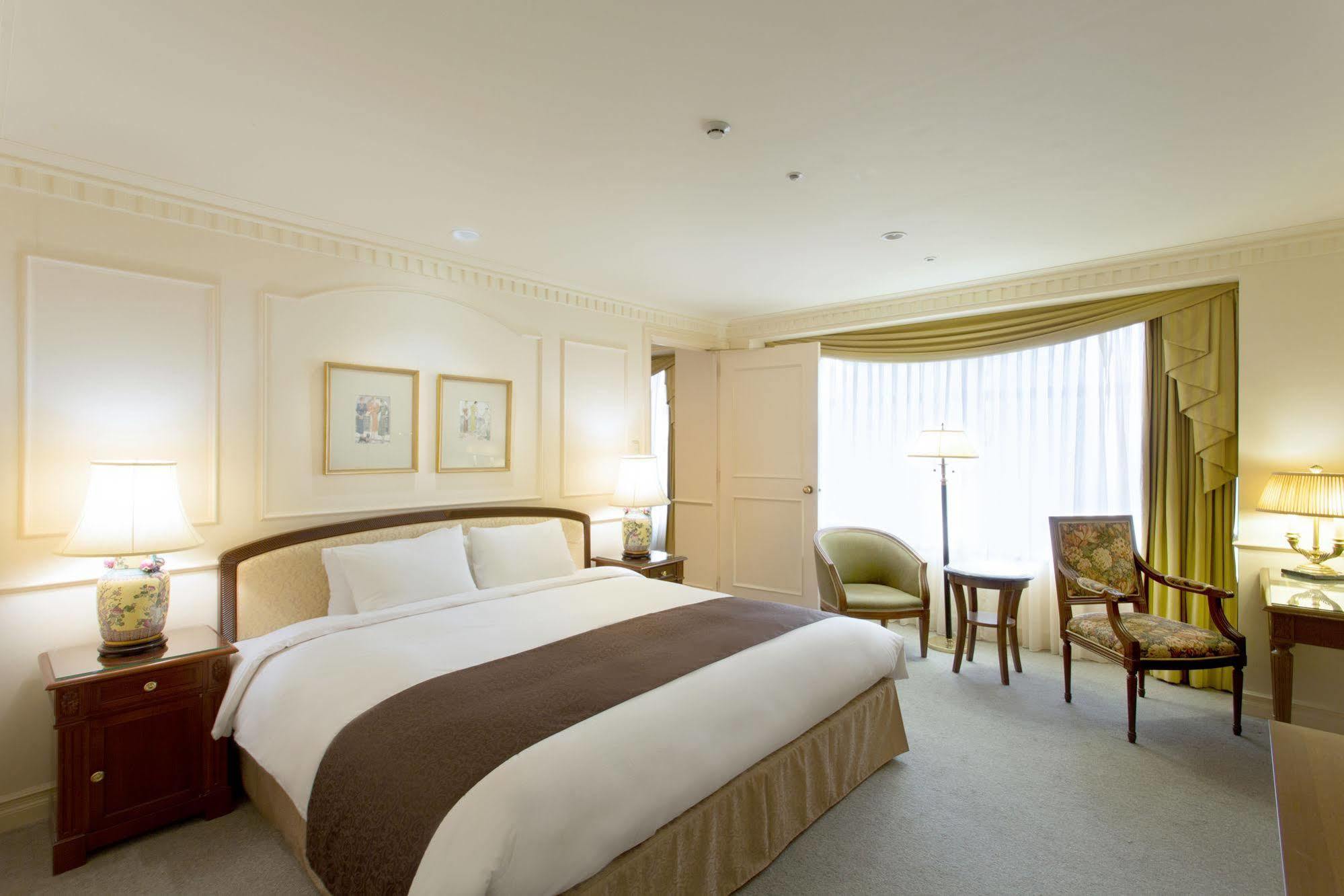 צ'יבה Hotel The Manhattan מראה חיצוני תמונה