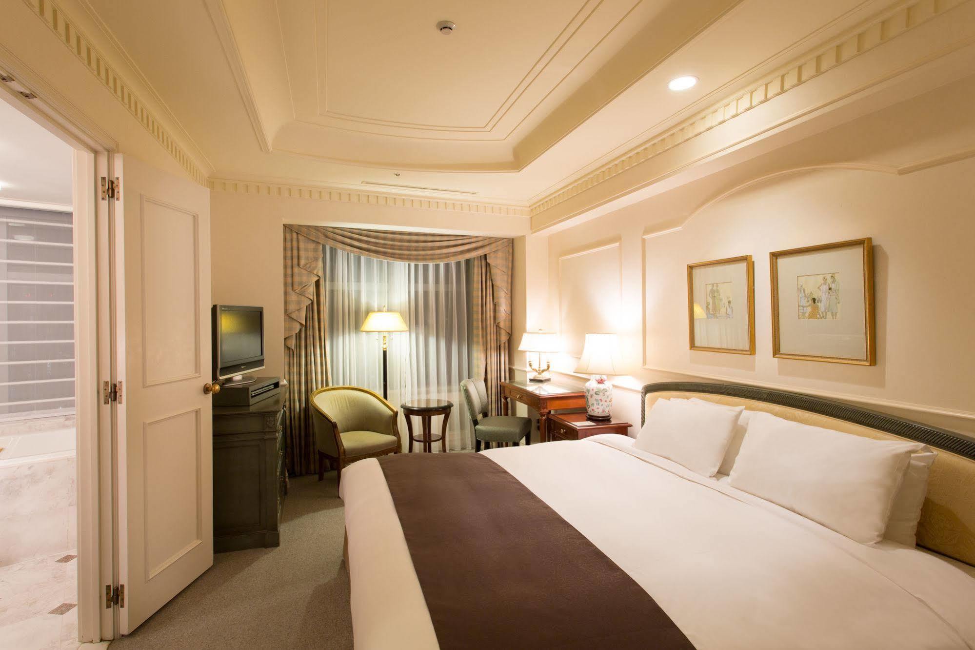 צ'יבה Hotel The Manhattan מראה חיצוני תמונה